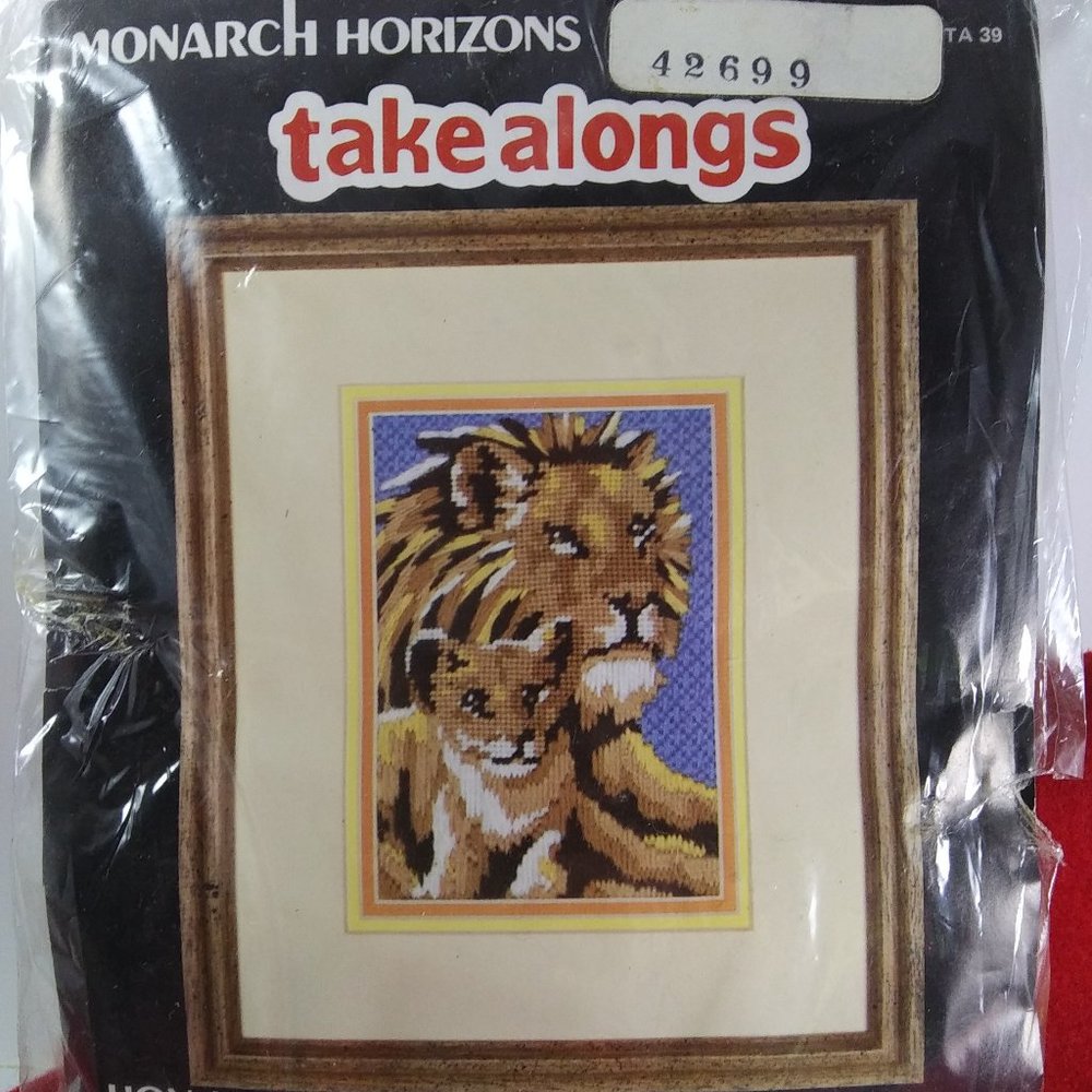 Monarch Horizons Take along needlepoint Lion & Cub